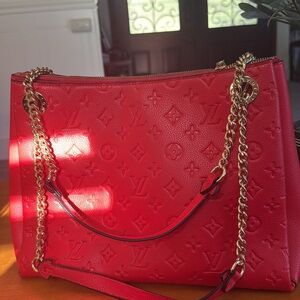 Vibrant Red Shoulder Bag with Gold Chain
